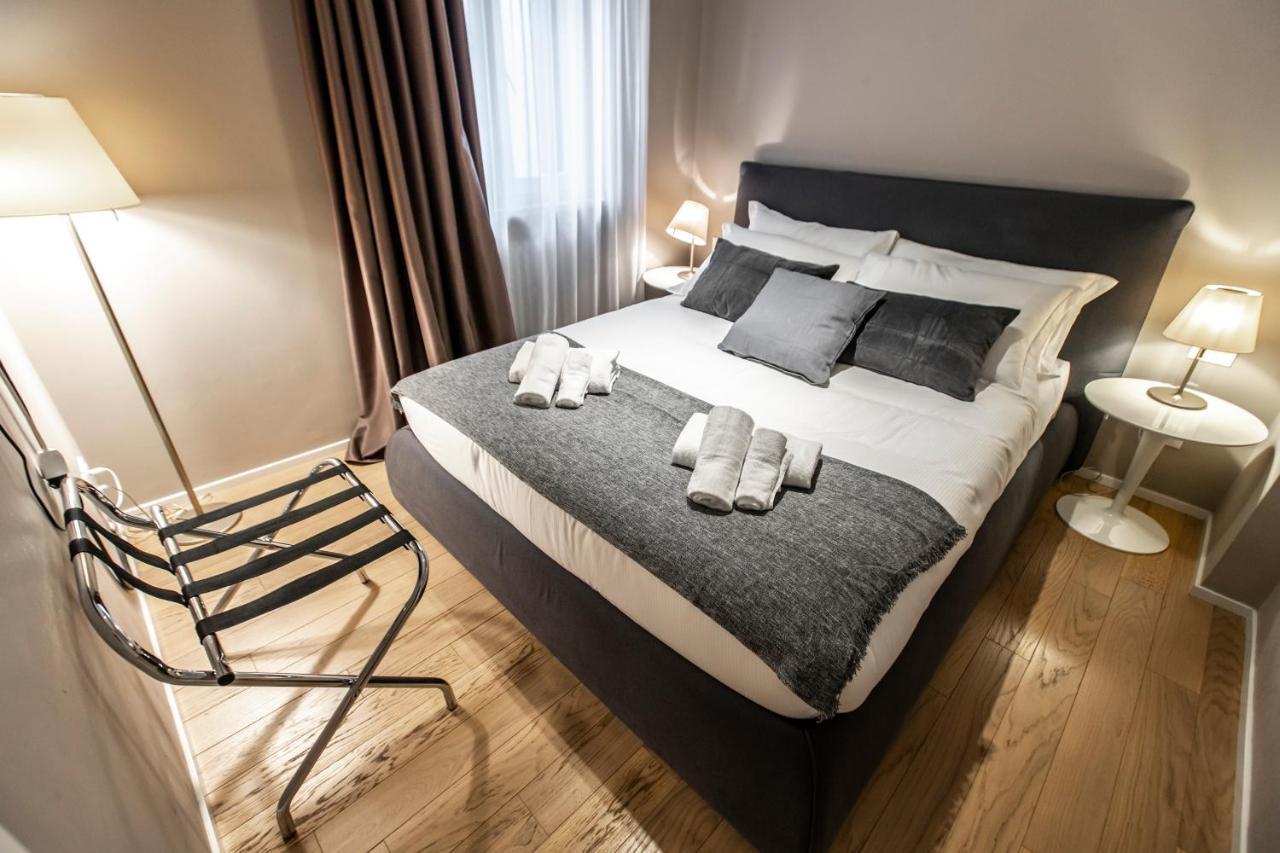 Rialto Canal View Deluxe R&R Apartment Venesia Bagian luar foto