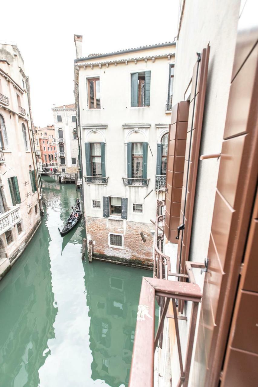 Rialto Canal View Deluxe R&R Apartment Venesia Bagian luar foto